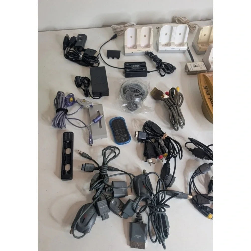 Huge Mixed Lot Of PS1 PS2 PS3 PS4 Wii Nintendo TV Wired Chargers Docking & More!